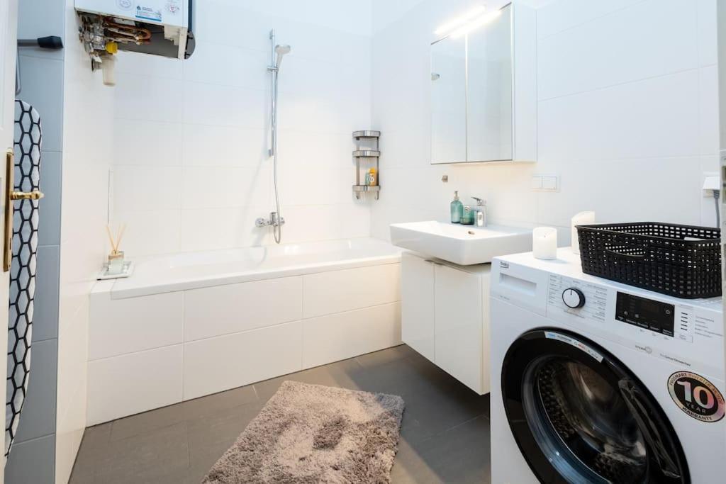 Orestaliving - Spacious 2Br On The Danube Canal Vienna Esterno foto